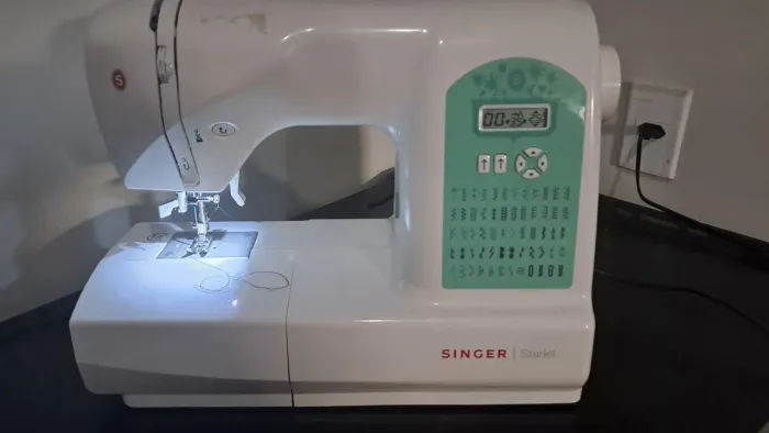 Máquina de costura singer starlet 6660