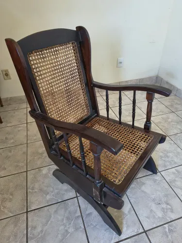 Cadeira de balanço antiga