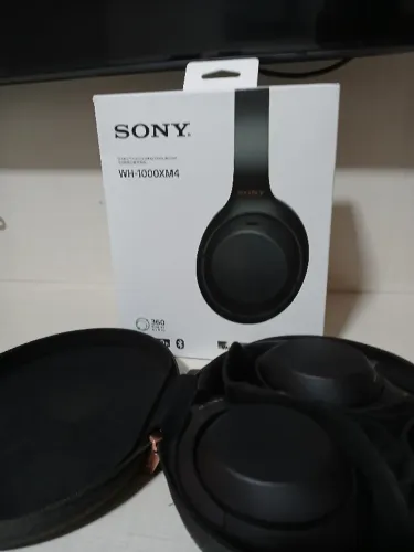 Fone Sony Wh-1000XM4 com cancelamento de ruído
