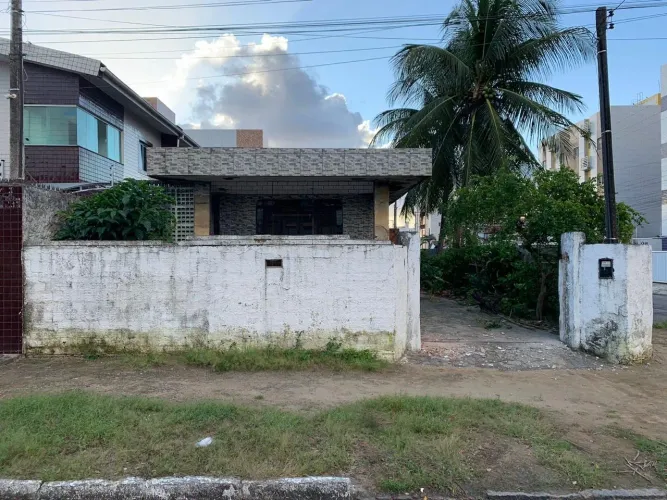 Vende - se Terreno de Esquina No Cristo 10x30m² Rua Calçada,Saneada. Grande Oportunidade!!