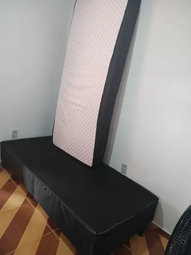 Vende-se cama D33 de solteiro,semi-usada