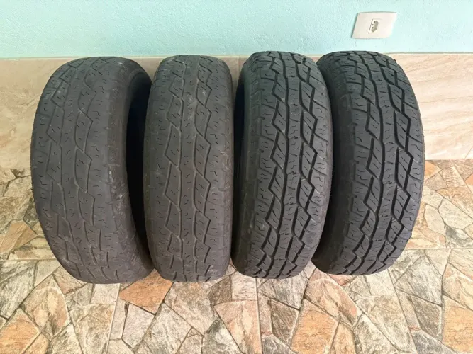 VENDO JOGO COM 4 PNEUS XBRI FORZA A/T2 - ARO 15