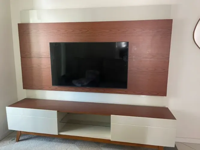 Rack com painel off white com feijó