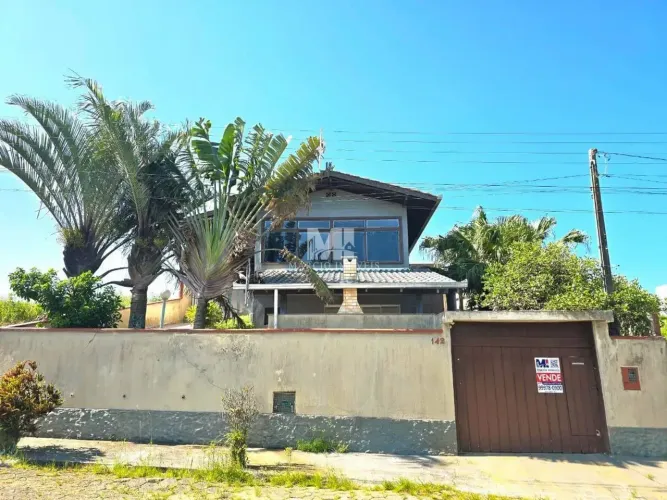 Sobrado para venda possui 143 metros quadrados com 3 quartos em Centro - Barra Velha - SC