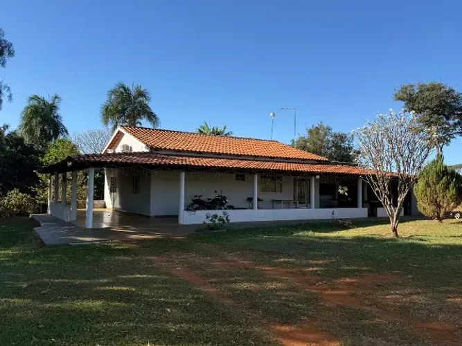 Área de 15 alqueires, entre Bela Vista e Goiânia, toda plana, 9 km de estrada de chão