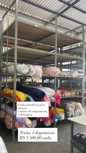 Vende-se prateleiras para estoque