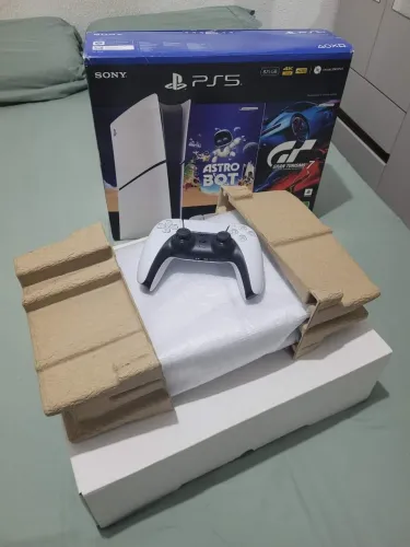 PS5 NOVO NOS PLÁSTICOS! SEM USO!