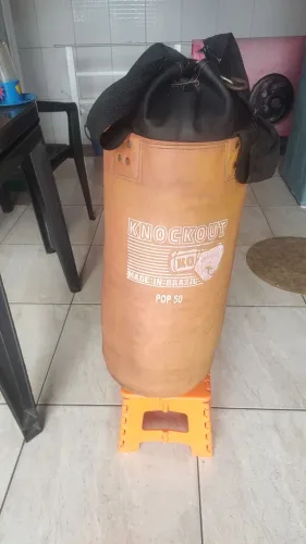 Saco de pancada POP 50. Bom estado de conservação.