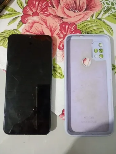 2 celular um Motorola outro Samsung quebrado