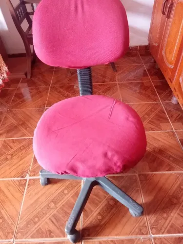 CADEIRA DE ESCRITÓRIO GIRATÓRIA