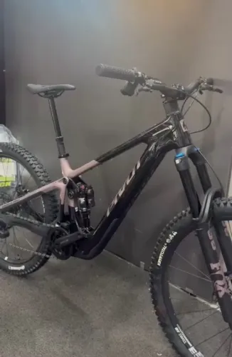 E-Bike Pivot Shuttle AMP?d