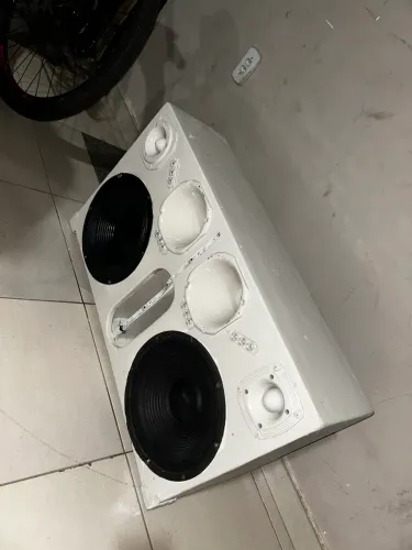 Caixa de som automotivo