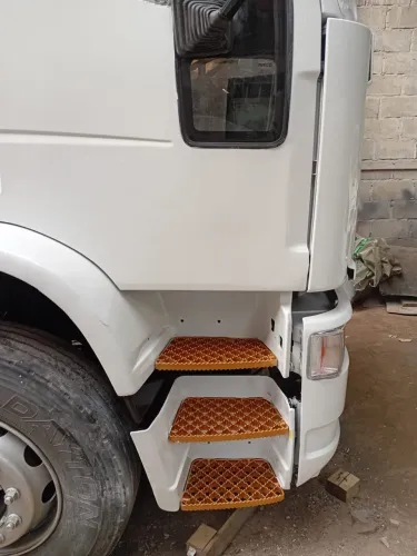 Vendo carreta segundo dono. Caminhão trabalhando, tratar direto com proprietário 120 mil