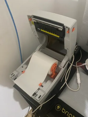 Impressora Térmica Tomate Mdk-006 Código de barras e etiquetas USB Branco 127/220v