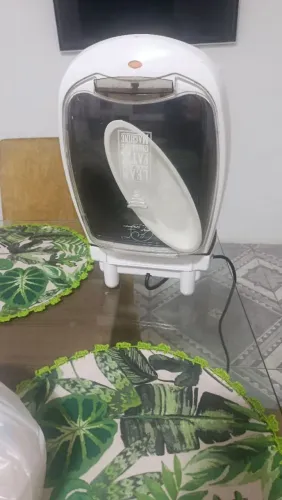 Sanduicheira bastante conservada