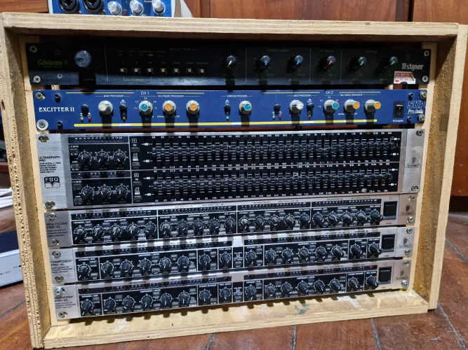 Compressores, Equalizador, Excitter 2 e Delay