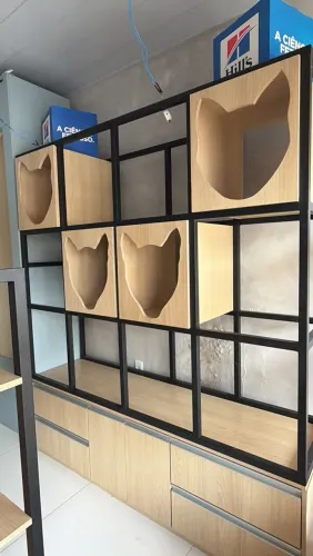Vendo Estante Expositora Pet Shop em MDF e Metalon - 4 Gavetas + Armário