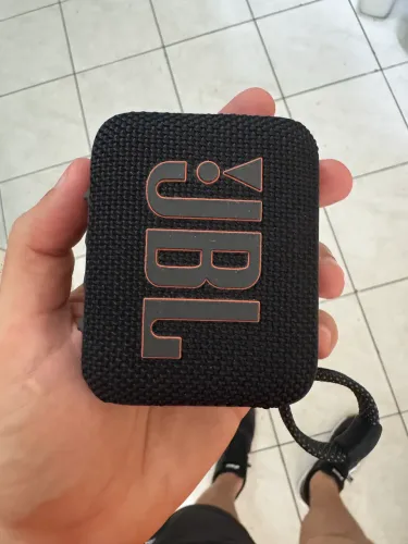 Caixa de som JBL GO 4 preta