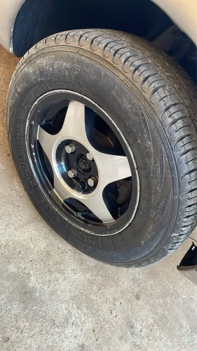 Troco rodas 13 com peneus novos por rodas 15 rodas do palio