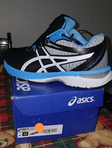 Tênis ASICS 43 novo na caixa