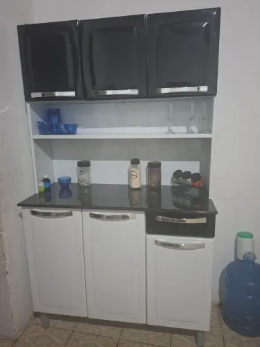 Armário de cozinha,faz 1 ano de comprado em outubro/2026, saindo por 1700 Reais!!