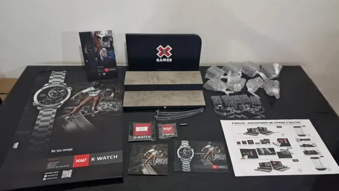Expositor Luxo Relógios XGames / XWatch, Excelente p/ Lojas, Colecionadores c/ 30 Suportes