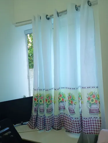 Cortina com estampa para janelas