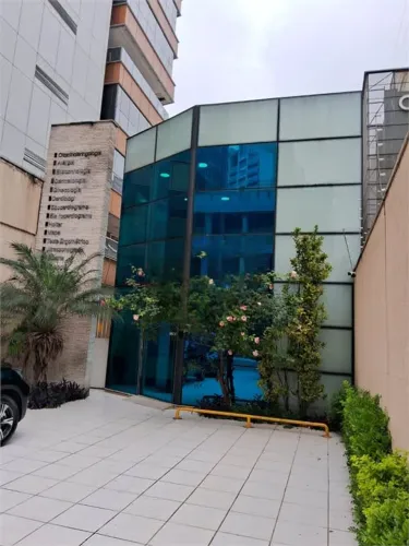 Prédio comercial na Rua Catequese, 255 381 m²