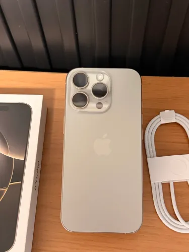 iPhone 16 Pro Titanium