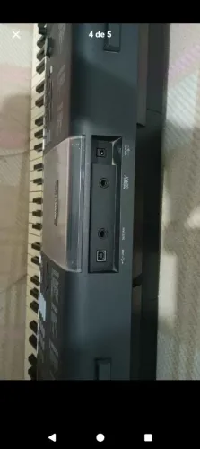 Vende teclado ? Yamaha muito bom com capa e fonte r$ 1000 tel.9 68626170