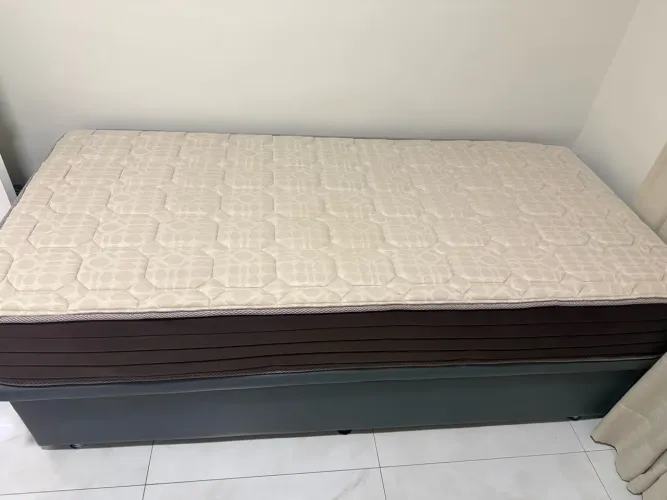 Cama de solteiro com bau