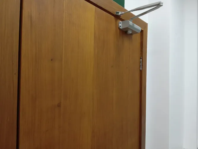 MOLA IDRAULICA DORMA ( PRA PORTA ) usado  