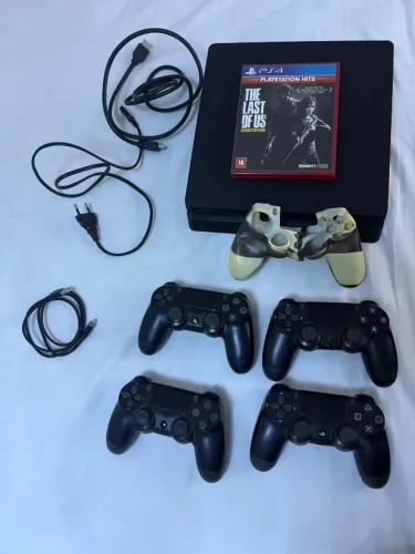 PLAYSTATION 4, COM 4 MANETES CABOS E 6 JOGOS