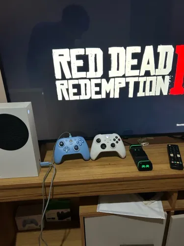 Xbox Series S 512GB + 2 Controles + Baterias Recarregáveis e Base
