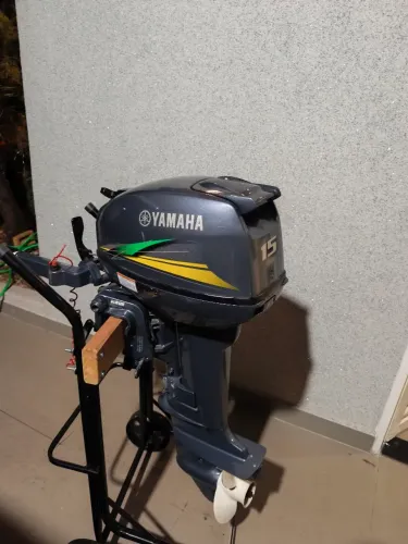 Motor de Popa 15 HP Yamaha 2024