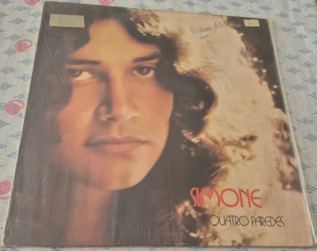 Simone Quatro Paredes