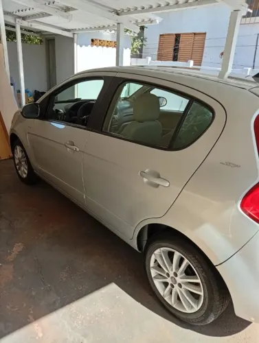 Fiat Palio Essence 1.6 Flex 16V 5P 2014