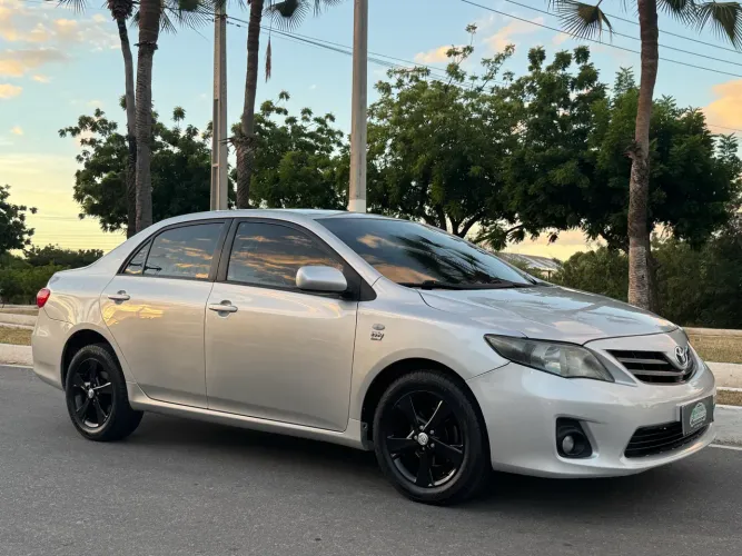 Toyota Corolla GLI 1.8 Flex 16V Mec. 2012