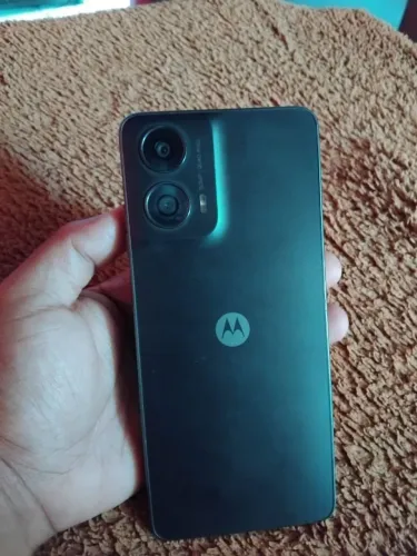 Vendo celular moto g24 128gb novo único trinco e na película mas a tela está 100%ok tudo
