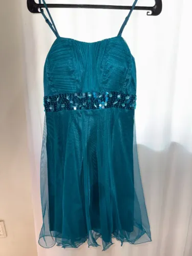 Vestido azul petróleo de festa - curto, com tule e detalhes em paetê