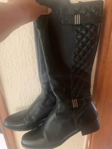Vende -se bota de couro número 37 cano longo 