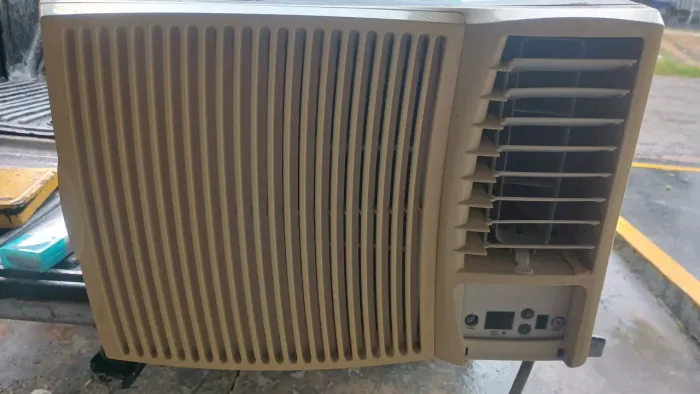 Vendo ar de janela 10000 BTUs controle remoto