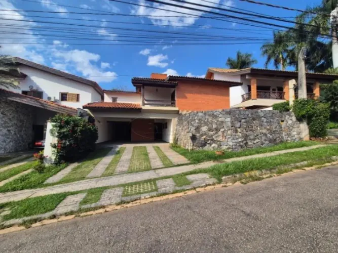 CASA DE ALTO PADRÃO PARA LOCAÇÃO NO CORAÇÃO DO CAMPOLIM.
