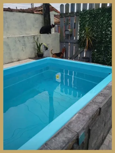 Casa Locação Definitiva, semi mobiliada e com piscina.