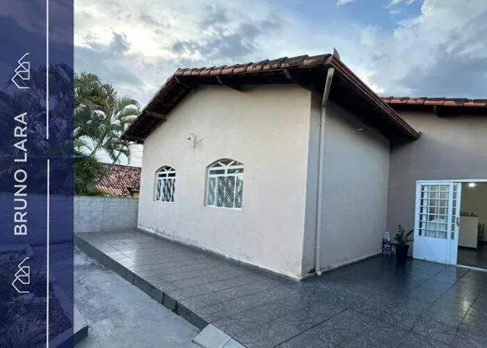 Casa à venda no bairro Lago Azul - Igarapé/MG