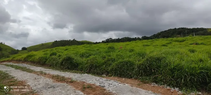 ÁREA RURAL DE 30.000 METROS NO CONDOMÍNIO EM JAMBEIRO