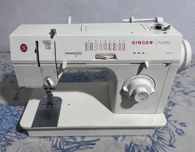 Máquina de costura SINGER FACILITA