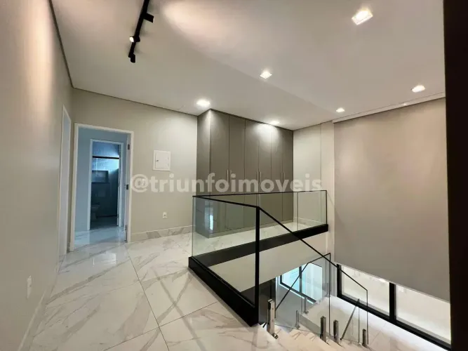 Casa alto padrão a venda em condomínio com 4 suítes