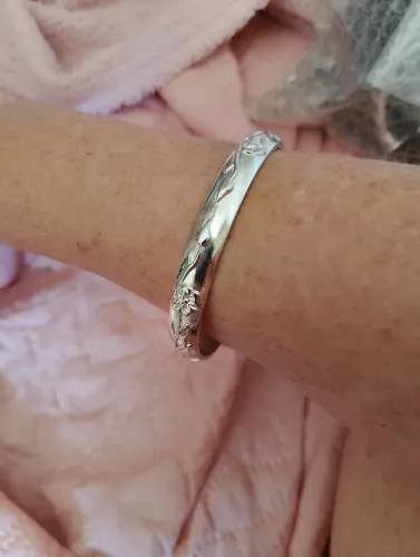 Bracelete flores esculpidas em Prata 925