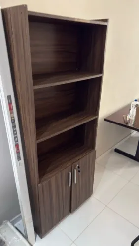 Mesa e armário escritório